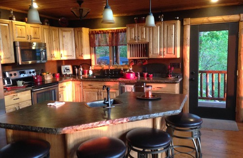 Whittier Cabin | "Over the Edge" Cabin with Amazing Views! Last minute July 16th-20th discount !