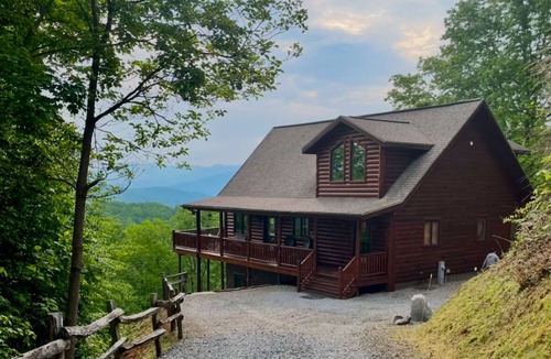 Whittier Cabin | "Over the Edge" Cabin with Amazing Views! Last minute July 16th-20th discount !