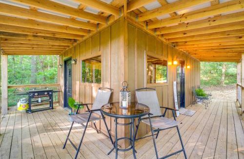 Powell Apartment | Ozark 'Blue Jean Cabin' w/Trails & Fishing Pond
