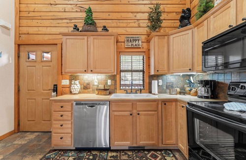 Branson Theater District Cabin | Ozark Hideaway Cabin 2BR/2BA Sleeps 6 Jetted Tub Covered Deck Resort Pool