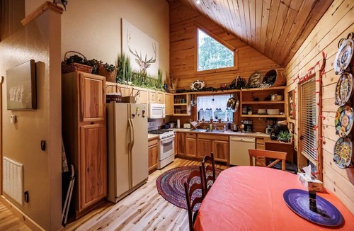 Winslow Cabin | Ozark Mountain Log Cabin Retreat in Northwest Arkansas