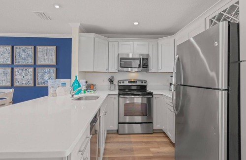 Siesta Key Condo | Palm Bay Club Bayside | Resort Pools, Hot Tub & Private Beach on Siesta Key