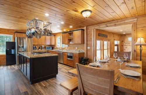 Rockwood Cabin | Pamoola Lodge - Waterfront| sleeps 11+|Private Dock