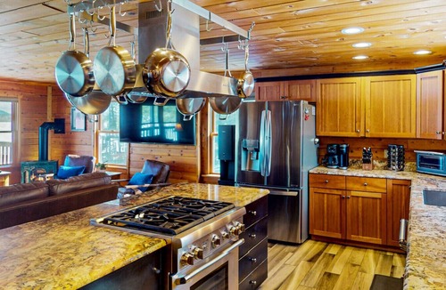Rockwood Cabin | Pamoola Lodge - Waterfront| sleeps 11+|Private Dock