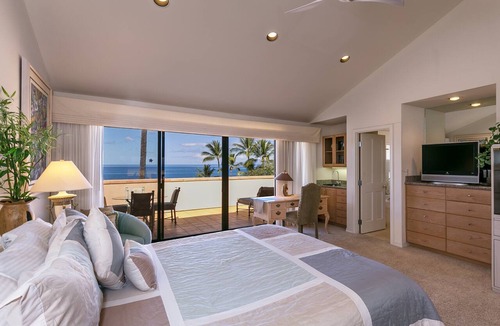 Wailea Condo | Panoramic Ocean Views - Makena Surf A203