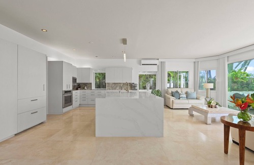 Eastern Honolulu House | Paradise Beach Estate: 6BR Oceanfront Villa w/Pool, Spa & Views