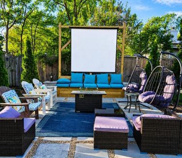 Mastic House | Paradise Citadel, Sauna, Htd pool hottub Golf Basketball