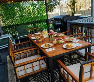 Mastic House | Paradise Citadel, Sauna, Htd pool hottub Golf Basketball