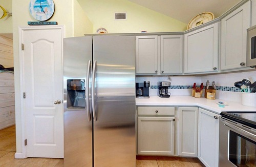 Port Aransas House | Parking for Boat, Shared Pool, Outdoor Seating Areas, Pet Friendly