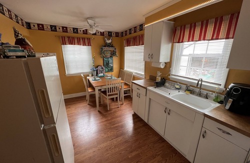 Rochester House | Parkside ranch on deadend street in North winton Village