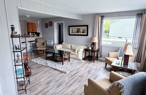 Pointe-du-Chene House | Parlee Beach Cottage for Rent. 3 Min Walk to Beach