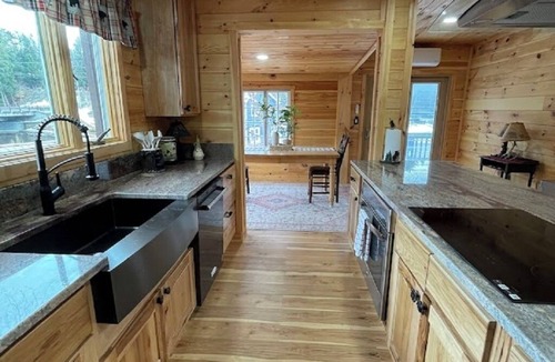 Inlet Cabin | Parquet House - A charming 8 Bedroom waterfront property ~ in the heart of Inlet