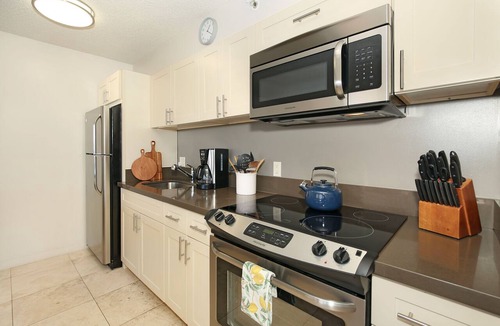 Waikiki Condo | Partial Ocean View, one-bedroom with AC, Wi-Fi, parking, short walk to beach!