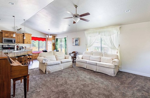 Payson House | Payson Family Base - 5BR, Bunks, Sleeps 14