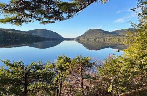 Mount Desert House | Peaceful 2BR Lakefront Cabin w/New Dock