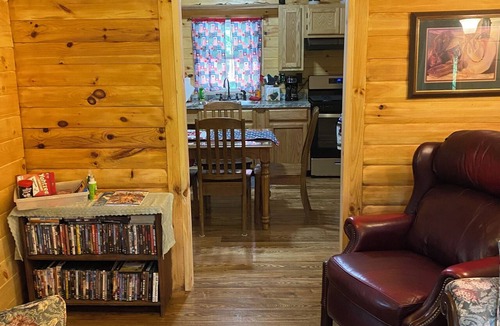 Durhamville Cabin | Peaceful 3-bedroom cabin in charming Camden for a relaxing stay