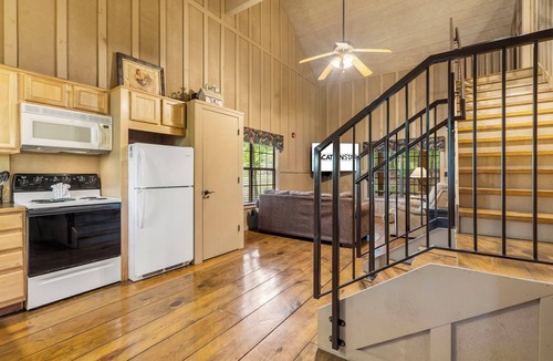 Branson Cabin | Peaceful Branson Cabin Sleeps 6