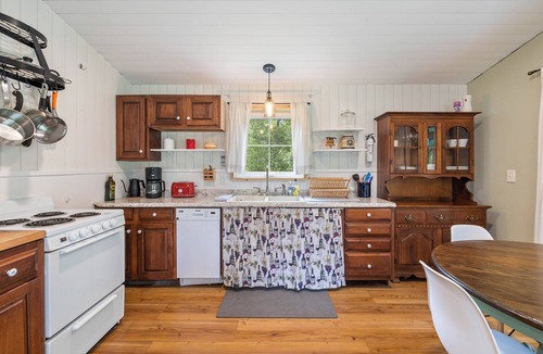 Surry Cabin | Peaceful Cabin in the Woods