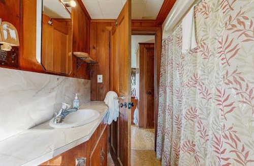 Owls Head House | Peaceful coastal cabin with screened porch, water view of the cove, dog-friendly