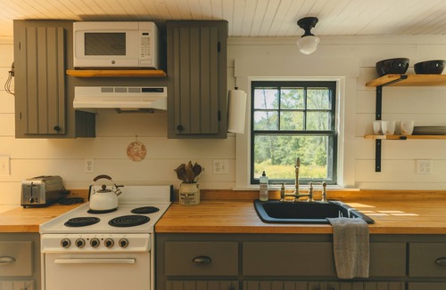 Buxton Cottage | Peaceful Cottage on Maine Flower Farm