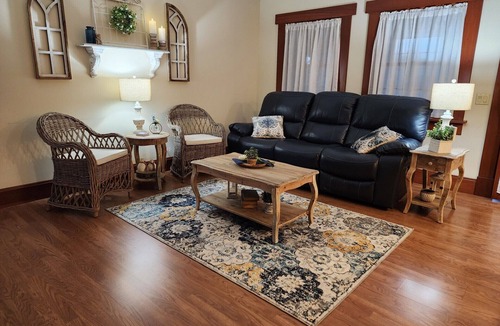 Mount Vernon Apartment | Peaceful Country Garden Suite in the rolling hills of Gambier