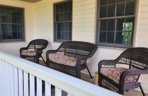 Mount Vernon House | Peaceful Country Manor Close to Kenyon and Mt. Vernon