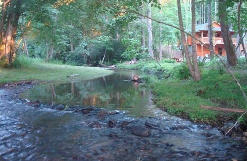 Robbinsville Cabin | Peaceful Creekside Escape on Yellow Creek - WNC