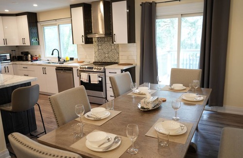 Kitchener House | Peaceful Kitchener Getaway 5BR Home w/BBQ & Modern Kitchen