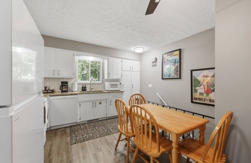 Akron House | Peaceful Retreat by Portage Lakes