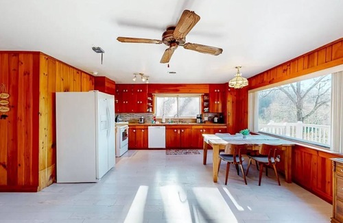 Franklin Cabin | Peaceful Smoky Mountain Escape Near Hiking