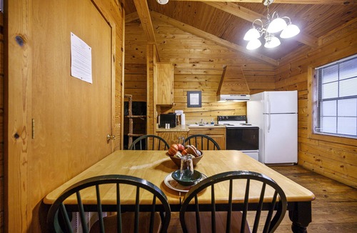 Broken Bow Cabin | Peach Blossom | Sleeps 6 | Pond View Deck, Fireplace & Near Beavers Bend