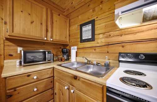 Broken Bow Cabin | Peach Blossom | Sleeps 6 | Pond View Deck, Fireplace & Near Beavers Bend