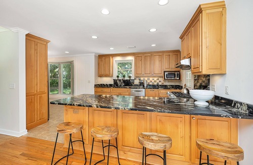 Saint Simons Heights House | Peachtree Oak Ctg: 3BR Family Retreat | Breathtaking Marsh Views | Spacious Backyard