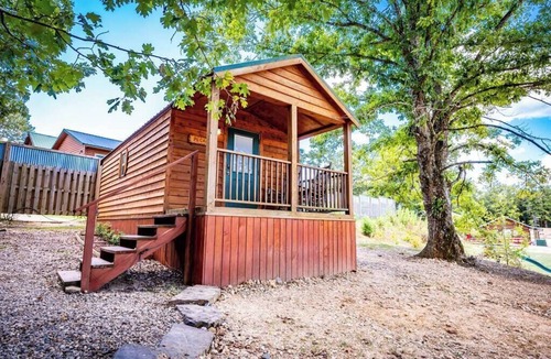 Broken Bow Cabin | Pecan: Sleeps 3, Tiny Cabin, Pets, Near Park/Lake