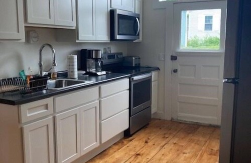 Pemaquid Beach Apartment | Pemaquid Tavern Cottage – Unit 1: Renovated Retreat in Pemaquid Beach Village