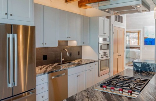 Old Port Apartment | Penthouse Two Master Waterfront Suite with Rooftop