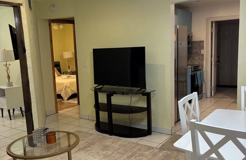 Davie House | Perfect 2-bedroom building with AC in quaint Davie neighborhood