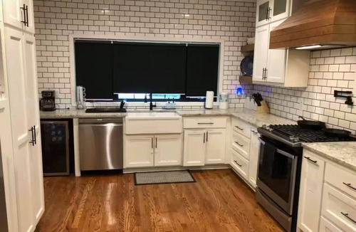 Independence House | Perfect 5-bedroom house with AC in charming Independence