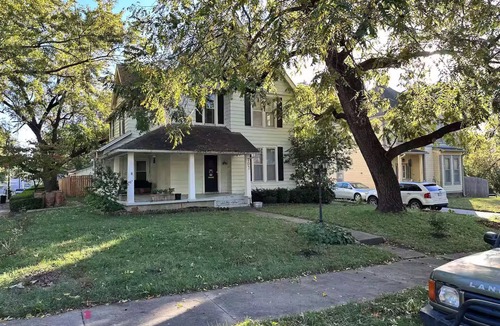 Independence House | Perfect 5-bedroom house with AC in charming Independence