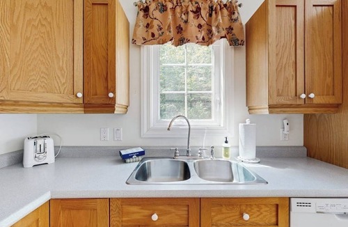 Bar Harbor Cabin | Perfect Cottage Near Downtown & Glen Mary Park w/Full Kitchen, Free WiFi, More