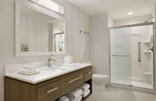 Williamsville Hotel | Perfect Spot for Unwinding! Onsite Pool, Pet-Friendly Property, Free Breakfast!