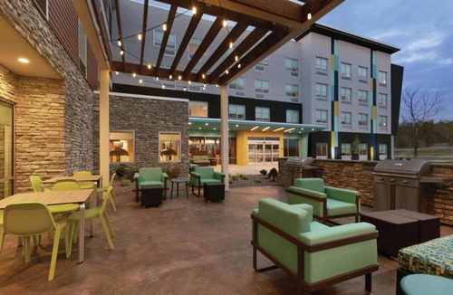 Williamsville Hotel | Perfect Spot for Unwinding! Onsite Pool, Pet-Friendly Property, Free Breakfast!