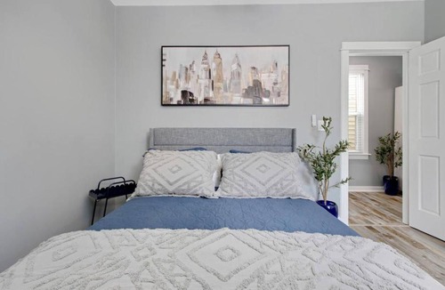 Lancaster House | Perfect Vacation Cozy Lancaster Village Bungalow