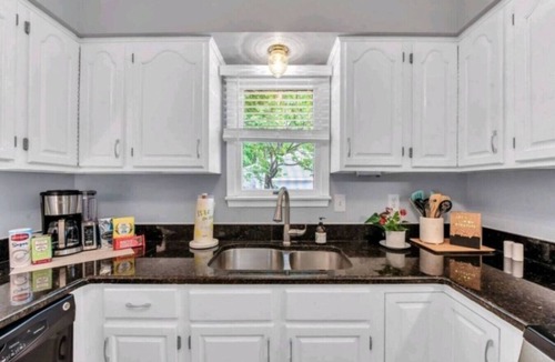 Drayton Plains Apartment | Pet Friendly 3 BR with Yard & Garage Near Beaumont