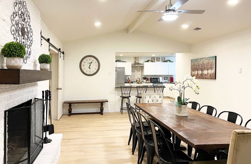 Park Central House | Pet Friendly 5-bedroom + Hot Tub