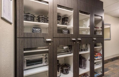 North Arlington Apartment | Pet-friendly Accommodation, Full Kitchen and Private Parking Onsite!