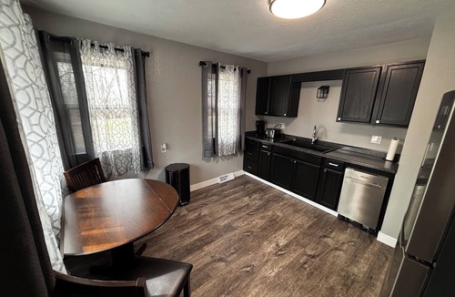 Independence House | Pet Friendly!, Beautifully remodeled 2 BR duplex for your stay