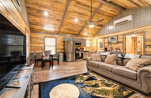 Broken Bow House | Pet-Friendly Broken Bow Cabin Near Lukfata Creek!