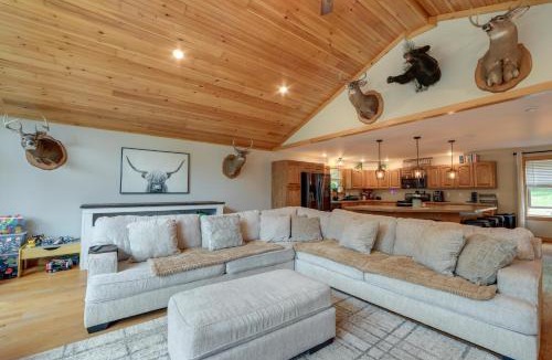 Town of Fowler House | Pet Friendly Family Getaway on 15 Acres!
