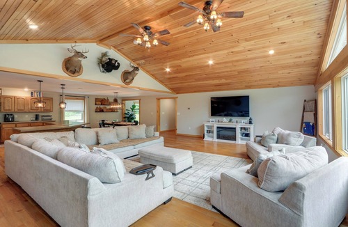 Town of Fowler House | Pet Friendly Family Getaway on 15 Acres!